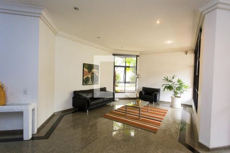 Apartamento à venda com 246m², 3 quartos e 4 vagasHall social