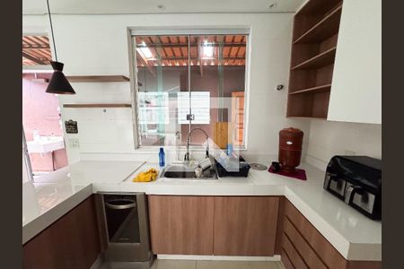 Casa à venda com 200m², 4 quartos e 4 vagasCozinha