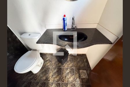 Casa à venda com 200m², 4 quartos e 4 vagasBanheiro de Serviço