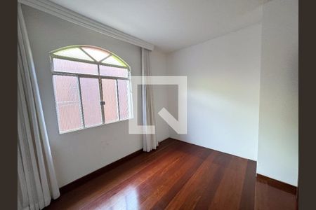 Casa à venda com 200m², 4 quartos e 4 vagasQuarto 2