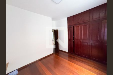 Casa à venda com 200m², 4 quartos e 4 vagasQuarto 4