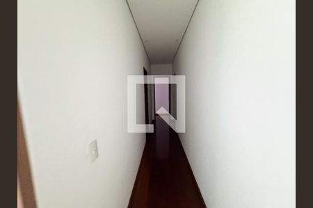Casa à venda com 200m², 4 quartos e 4 vagasCorredor