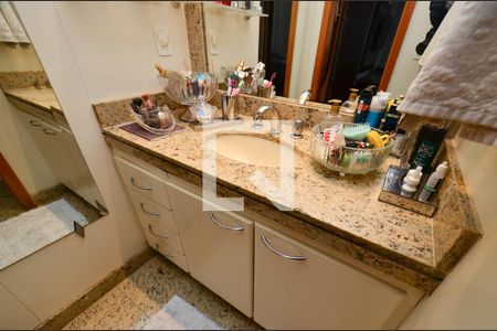 Apartamento à venda com 163m², 4 quartos e 3 vagasBanheiro Suíte