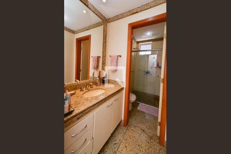 Apartamento à venda com 163m², 4 quartos e 3 vagasBanheiro Suíte