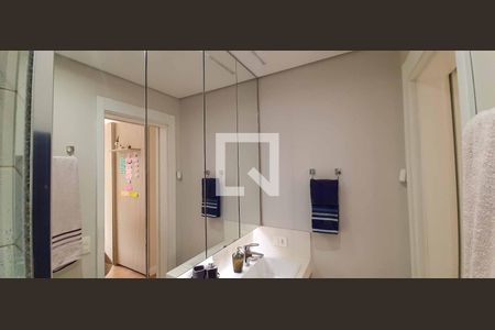 Apartamento à venda com 120m², 2 quartos e 1 vaga Apartamento à venda com 120m², 2 quartos e 1 vagaBanheiro da Suíte