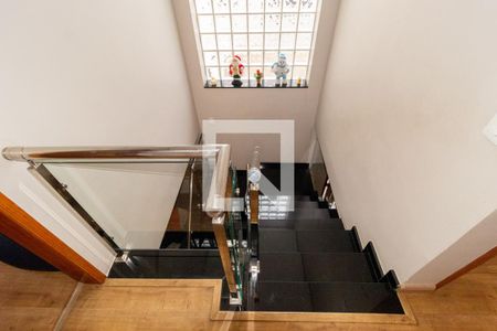 Escada de casa à venda com 4 quartos, 140m² em Vila Diva (zona Leste), São Paulo