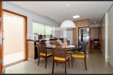 Casa à venda com 140m², 4 quartos e 3 vagasCozinha