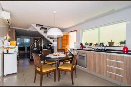 Casa à venda com 140m², 4 quartos e 3 vagasCozinha