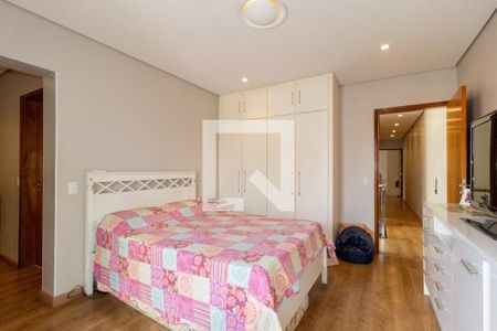 Casa à venda com 140m², 4 quartos e 3 vagasSuíte