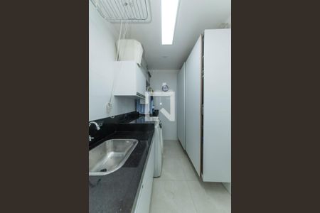 Casa à venda com 260m², 3 quartos e 3 vagas Casa à venda com 260m², 3 quartos e 3 vagasLavanderia