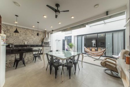 Casa à venda com 260m², 3 quartos e 3 vagas Casa à venda com 260m², 3 quartos e 3 vagasÁrea Gourmet