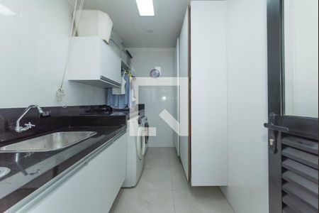 Casa à venda com 260m², 3 quartos e 3 vagas Casa à venda com 260m², 3 quartos e 3 vagasLavanderia