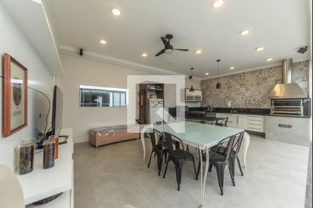 Casa à venda com 260m², 3 quartos e 3 vagas Casa à venda com 260m², 3 quartos e 3 vagasÁrea Gourmet