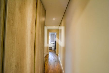 Casa à venda com 270m², 3 quartos e 4 vagas Casa à venda com 270m², 3 quartos e 4 vagasCorredor