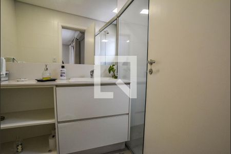 Casa à venda com 270m², 3 quartos e 4 vagas Casa à venda com 270m², 3 quartos e 4 vagasBanheiro da Suíte 1