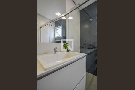 Casa à venda com 270m², 3 quartos e 4 vagas Casa à venda com 270m², 3 quartos e 4 vagasBanheiro da Suíte 1