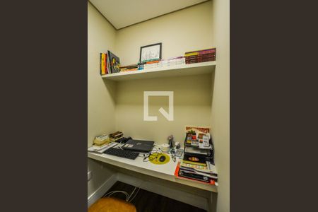 Casa à venda com 270m², 3 quartos e 4 vagas Casa à venda com 270m², 3 quartos e 4 vagasEscritório