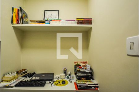 Casa à venda com 270m², 3 quartos e 4 vagas Casa à venda com 270m², 3 quartos e 4 vagasEscritório