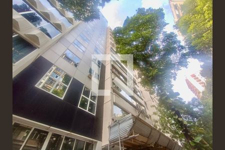 Apartamento à venda com 270m², 4 quartos e 1 vaga Apartamento à venda com 270m², 4 quartos e 1 vagaFachada com cartaz QA