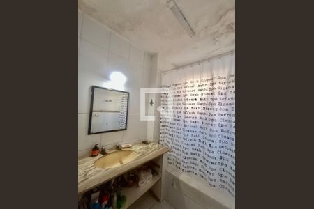 Apartamento à venda com 270m², 4 quartos e 1 vaga Apartamento à venda com 270m², 4 quartos e 1 vagaSuíte banheiro