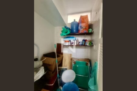 Apartamento à venda com 270m², 4 quartos e 1 vaga Apartamento à venda com 270m², 4 quartos e 1 vagaQuarto serviço 2