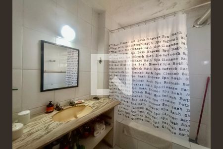 Apartamento à venda com 270m², 4 quartos e 1 vaga Apartamento à venda com 270m², 4 quartos e 1 vagaSuíte banheiro