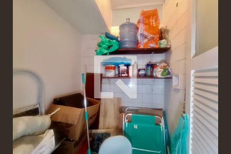 Apartamento à venda com 270m², 4 quartos e 1 vaga Apartamento à venda com 270m², 4 quartos e 1 vagaQuarto serviço 2