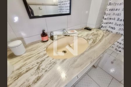 Apartamento à venda com 270m², 4 quartos e 1 vaga Apartamento à venda com 270m², 4 quartos e 1 vagaSuíte banheiro