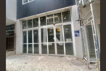 Apartamento à venda com 270m², 4 quartos e 1 vaga Apartamento à venda com 270m², 4 quartos e 1 vagaFachada com cartaz QA