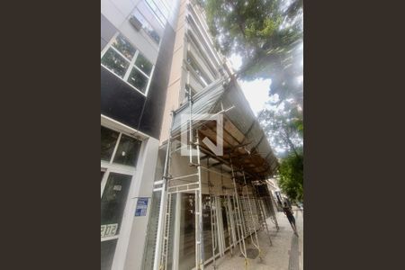 Apartamento à venda com 270m², 4 quartos e 1 vaga Apartamento à venda com 270m², 4 quartos e 1 vagaFachada com cartaz QA