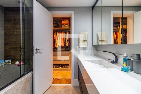 Apartamento à venda com 240m², 3 quartos e 3 vagasBanheiro da Suíte