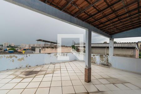 Casa à venda com 120m², 3 quartos e 2 vagas Casa à venda com 120m², 3 quartos e 2 vagasTerraço
