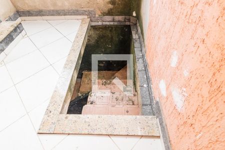 Casa à venda com 120m², 3 quartos e 2 vagas Casa à venda com 120m², 3 quartos e 2 vagasVaranda - Acesso ao Porão e cisterna