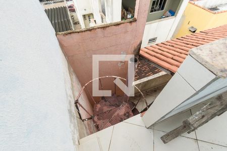 Casa à venda com 120m², 3 quartos e 2 vagas Casa à venda com 120m², 3 quartos e 2 vagasTerraço