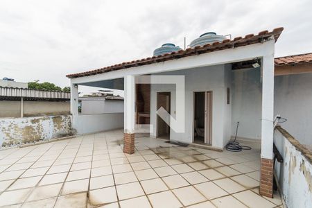Casa à venda com 120m², 3 quartos e 2 vagas Casa à venda com 120m², 3 quartos e 2 vagasTerraço