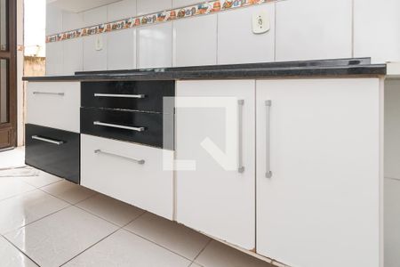 Casa à venda com 120m², 3 quartos e 2 vagas Casa à venda com 120m², 3 quartos e 2 vagasCozinha - Armários