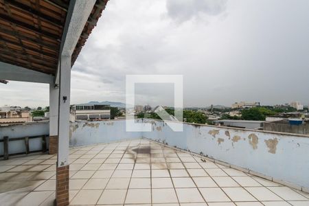 Casa à venda com 120m², 3 quartos e 2 vagas Casa à venda com 120m², 3 quartos e 2 vagasTerraço