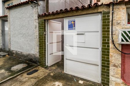 Casa à venda com 120m², 3 quartos e 2 vagas Casa à venda com 120m², 3 quartos e 2 vagasFachada