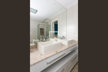 Apartamento para alugar com 170m², 4 quartos e 3 vagas Apartamento para alugar com 170m², 4 quartos e 3 vagasBanheiro da Suíte 2