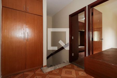 Casa à venda com 200m², 4 quartos e 5 vagas Casa à venda com 200m², 4 quartos e 5 vagasCorredor