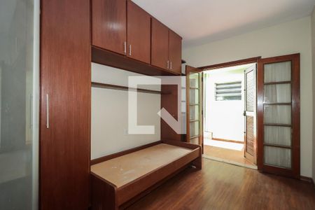 Casa à venda com 200m², 4 quartos e 5 vagas Casa à venda com 200m², 4 quartos e 5 vagasQuarto 2