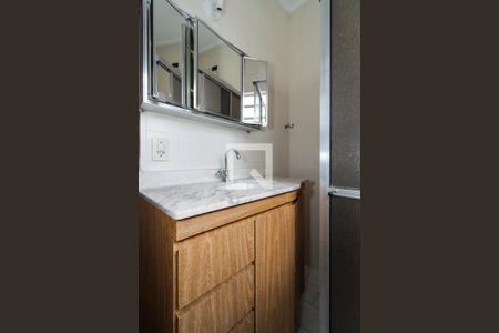 Casa à venda com 200m², 4 quartos e 5 vagas Casa à venda com 200m², 4 quartos e 5 vagasBanheiro