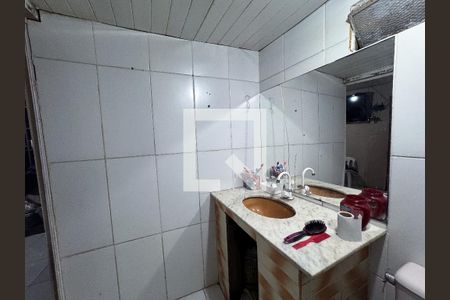 Casa à venda com 300m², 3 quartos e 2 vagas Casa à venda com 300m², 3 quartos e 2 vagasBanheiro