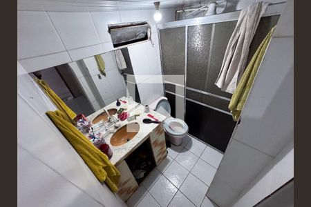 Casa à venda com 300m², 3 quartos e 2 vagas Casa à venda com 300m², 3 quartos e 2 vagasBanheiro