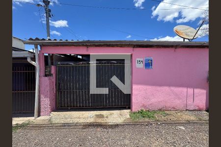 Casa à venda com 300m², 3 quartos e 2 vagas Casa à venda com 300m², 3 quartos e 2 vagasFachada e Placa