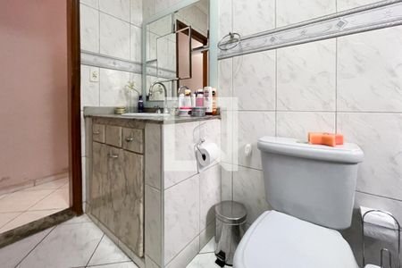 Casa à venda com 247m², 3 quartos e 4 vagas Casa à venda com 247m², 3 quartos e 4 vagasBanheiro Social 1