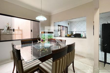 Casa à venda com 247m², 3 quartos e 4 vagas Casa à venda com 247m², 3 quartos e 4 vagasSala de Jantar