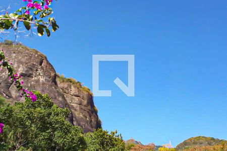 Casa à venda com 852m², 4 quartos e 6 vagas Casa à venda com 852m², 4 quartos e 6 vagasvista