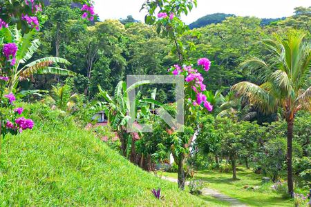 Casa à venda com 852m², 4 quartos e 6 vagas Casa à venda com 852m², 4 quartos e 6 vagasvista