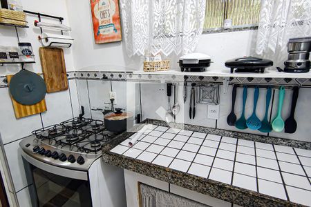 Casa à venda com 852m², 4 quartos e 6 vagas Casa à venda com 852m², 4 quartos e 6 vagascozinha